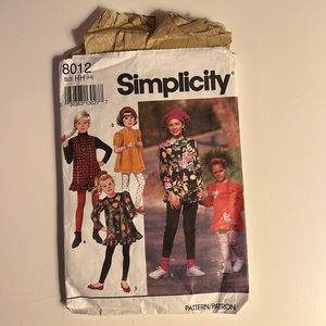 Simplicity leggings & tops sewing patterns 8012